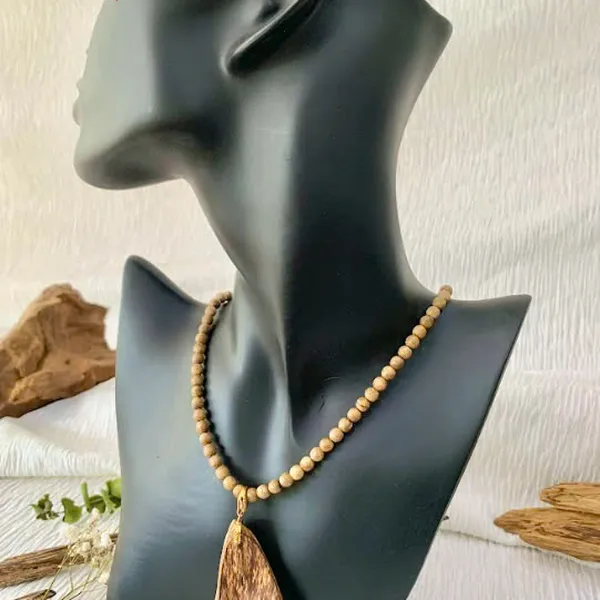 Mặt Dây Chuyền Vô Định Hình Trầm Hương Indonesia Kèm Móc Vàng 18k