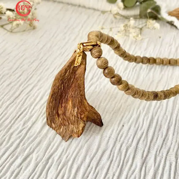 Mặt Dây Chuyền Trầm Indonesia Vô Định Hình Kèm Móc Vàng 18