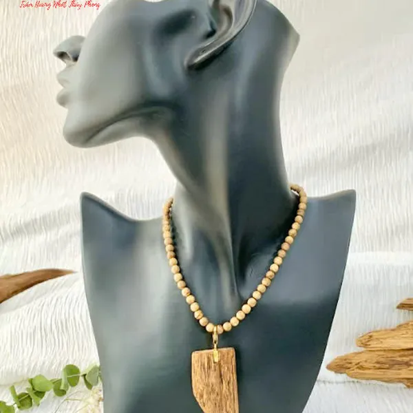 Mặt Dây Chuyền Trầm Hương Indonesia Kèm Móc Vàng 18k