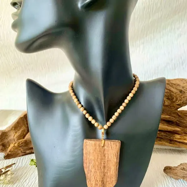 Mặt Dây Chuyền Trầm Indonesia Vô Định Hình Kèm Móc Vàng 18k