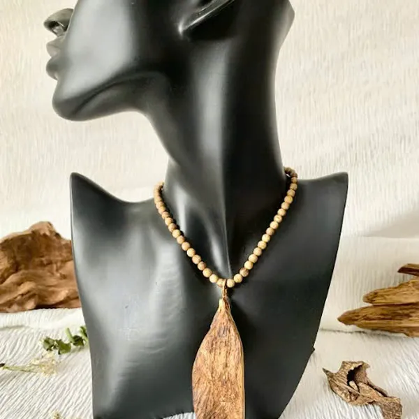 Mặt Dây Chuyền Trầm Indonesia Kèm Móc Vàng 18k