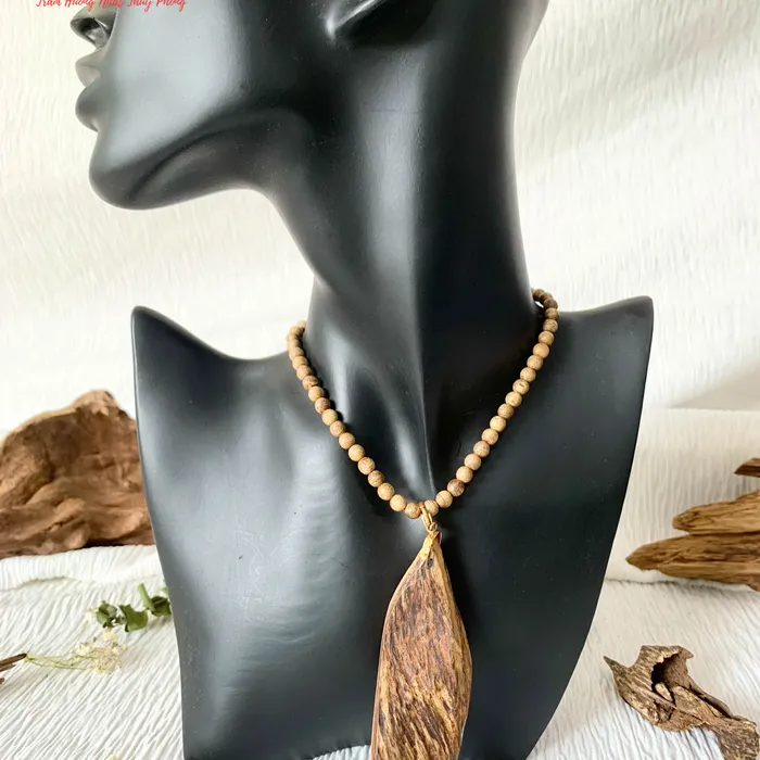 Mặt Dây Chuyền Trầm Indonesia Kèm Móc Vàng 18k