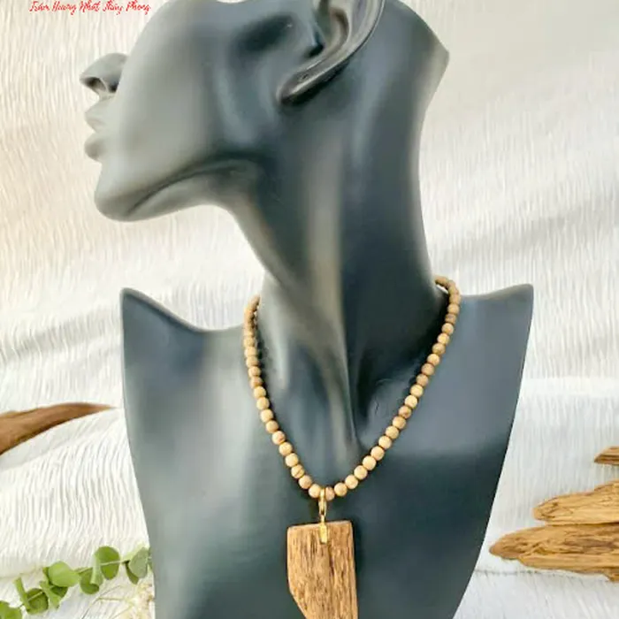 Mặt Dây Chuyền Trầm Hương Indonesia Kèm Móc Vàng 18k