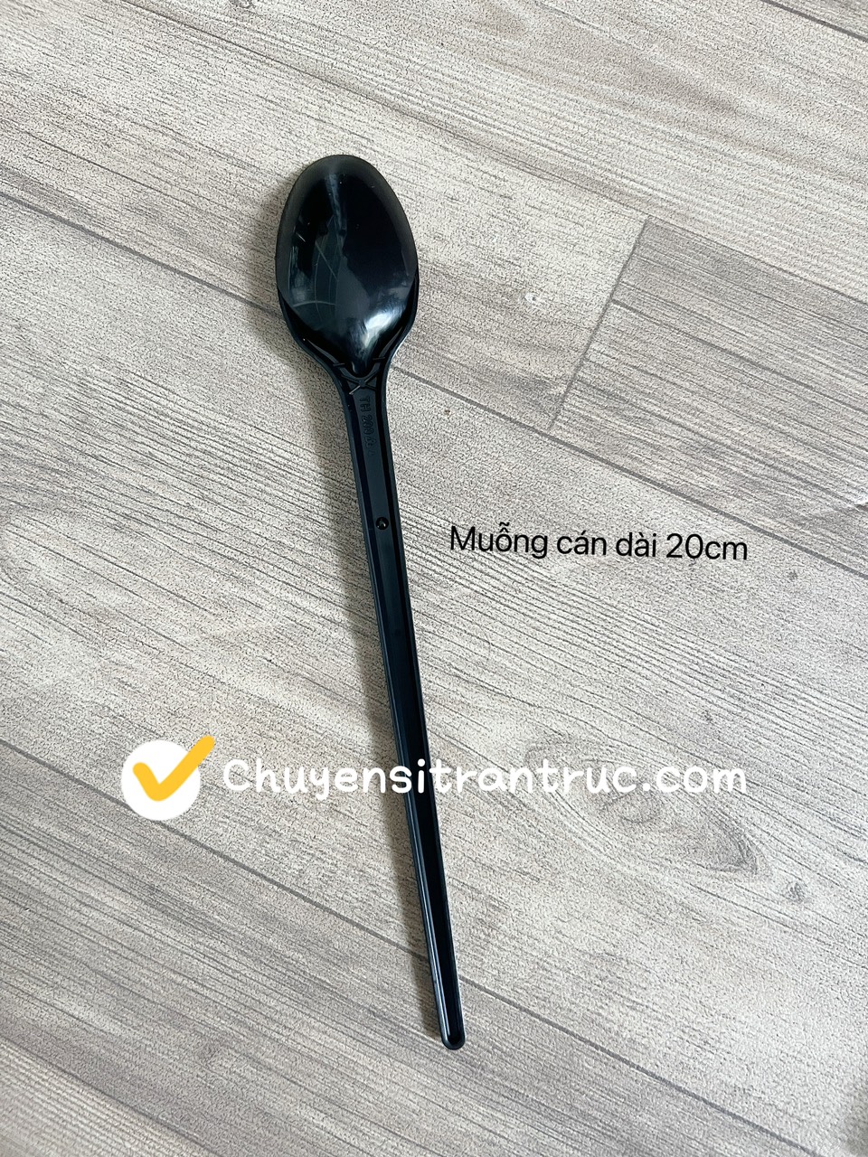 muỗng nhựa cán dài 20cm màu đen