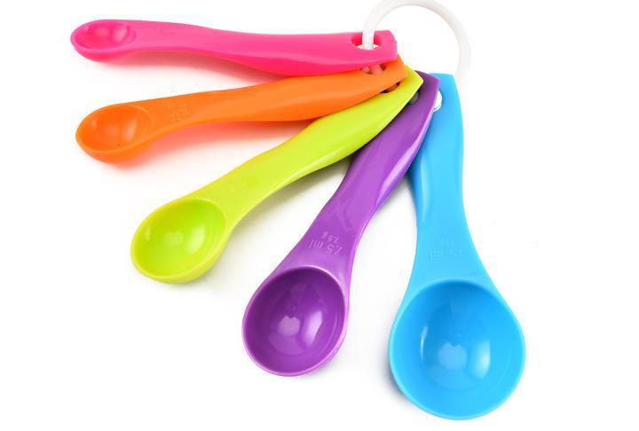 thìa nhựa đong xinh xắn