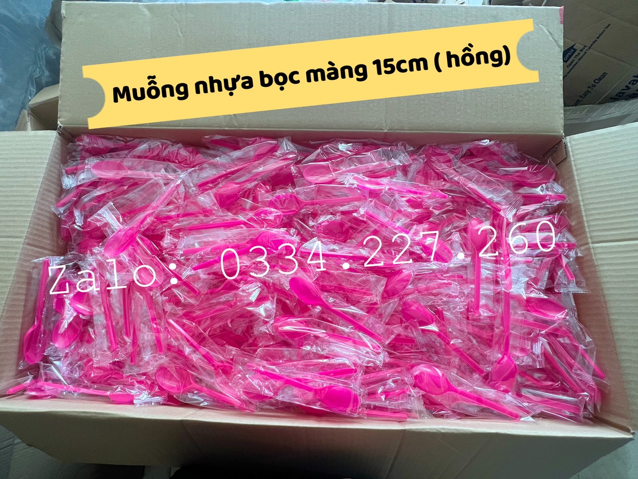 muỗng nhựa bọc màng màu hồng kích thước 15 cm , thia nhua boc mang mau hồng kích thước 15 cm 1 thùng muỗng nhựa màu hồng kích thước 15 cm, 1 thung thia nhua mau hong 15 cm