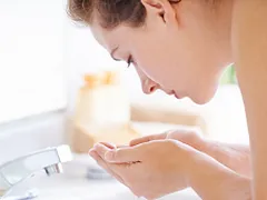 CÁCH LÀM SỮA RỮA MẶT DỊU NHẸ KHÔNG TẠO BỌT VỚI DẦU JOJOBA