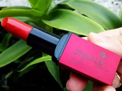 CÁCH ĐỔ SON VÀO KHUÔN ĐƯỢC BÓNG ĐẸP NHƯ SON HÃNG