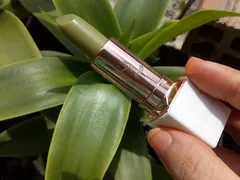 CÁCH LÀM SON DƯỠNG TRỊ THÂM MÔI TẠI NHÀ