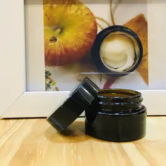 HŨ KEM DƯỠNG THỦY TINH 20G (NÂU)