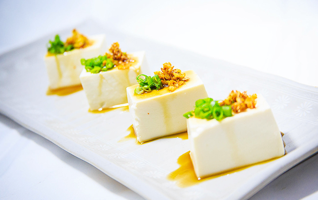 Rong nho biển ăn kèm đậu phụ Rong nho biển ăn kèm đậu phụ