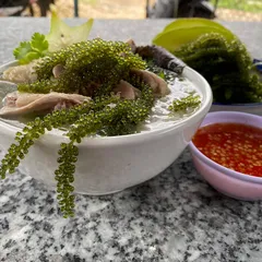 Chế biến salad bắp bò cùng rong nho tươi