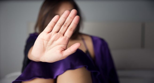 Cách để làm dịu cô bé khô rát sau "yêu"