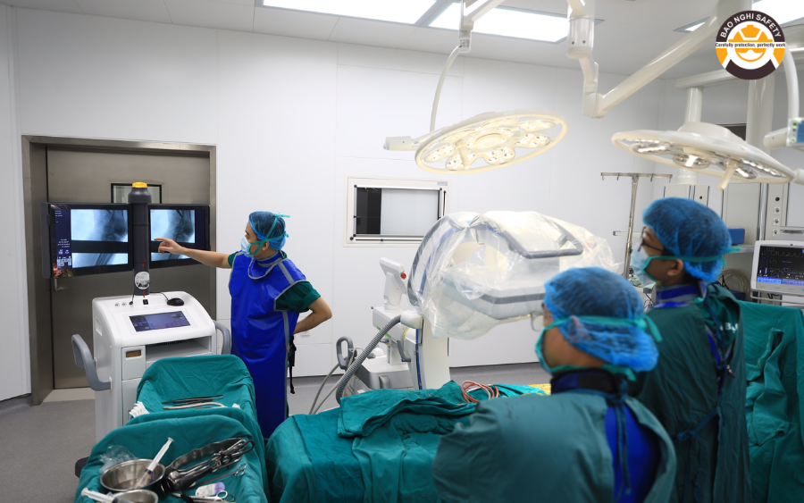 Áo Chì Phòng Mổ Là Gì? Cách Lựa Chọn Thiết Bị Bảo Hộ Bức Xạ Phù Hợp Áo Chì Phòng Mổ Là Gì? Cách Lựa Chọn Thiết Bị Bảo Hộ Bức Xạ Phù Hợp