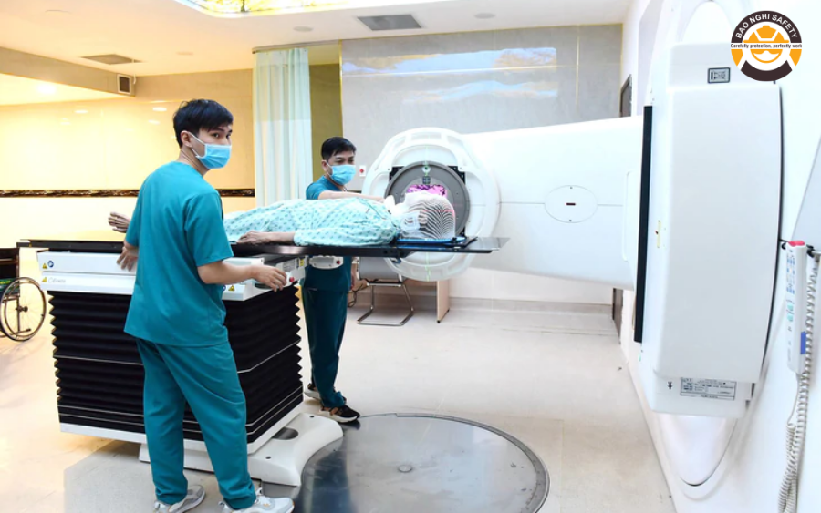 Cách Vệ Sinh Áo Chì X-Quang Đúng Cách Để Không Làm Hỏng Lớp Chống Bức Xạ Cách Vệ Sinh Áo Chì X-Quang Đúng Cách Để Không Làm Hỏng Lớp Chống Bức Xạ