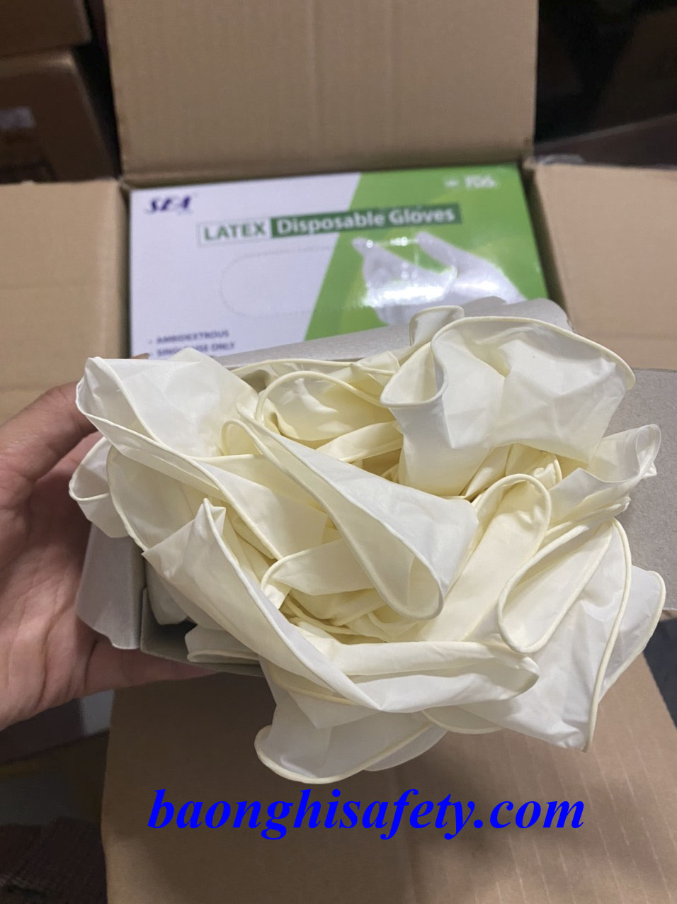 NÊN DÙNG GĂNG TAY LATEX KHÔNG BỘT HAY NITRILE?