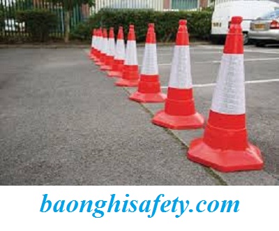 Cọc giao thông vuông phản quang GT.56 A