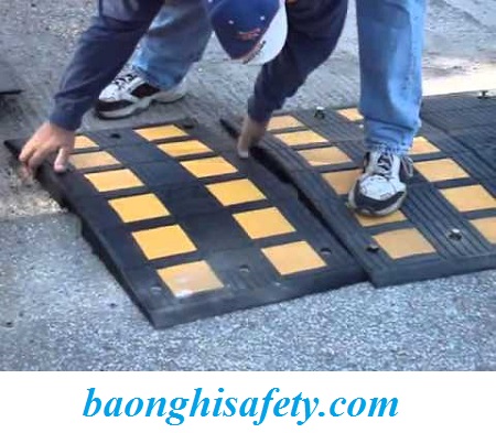 Gờ giảm tốc luồn dây tăng cường