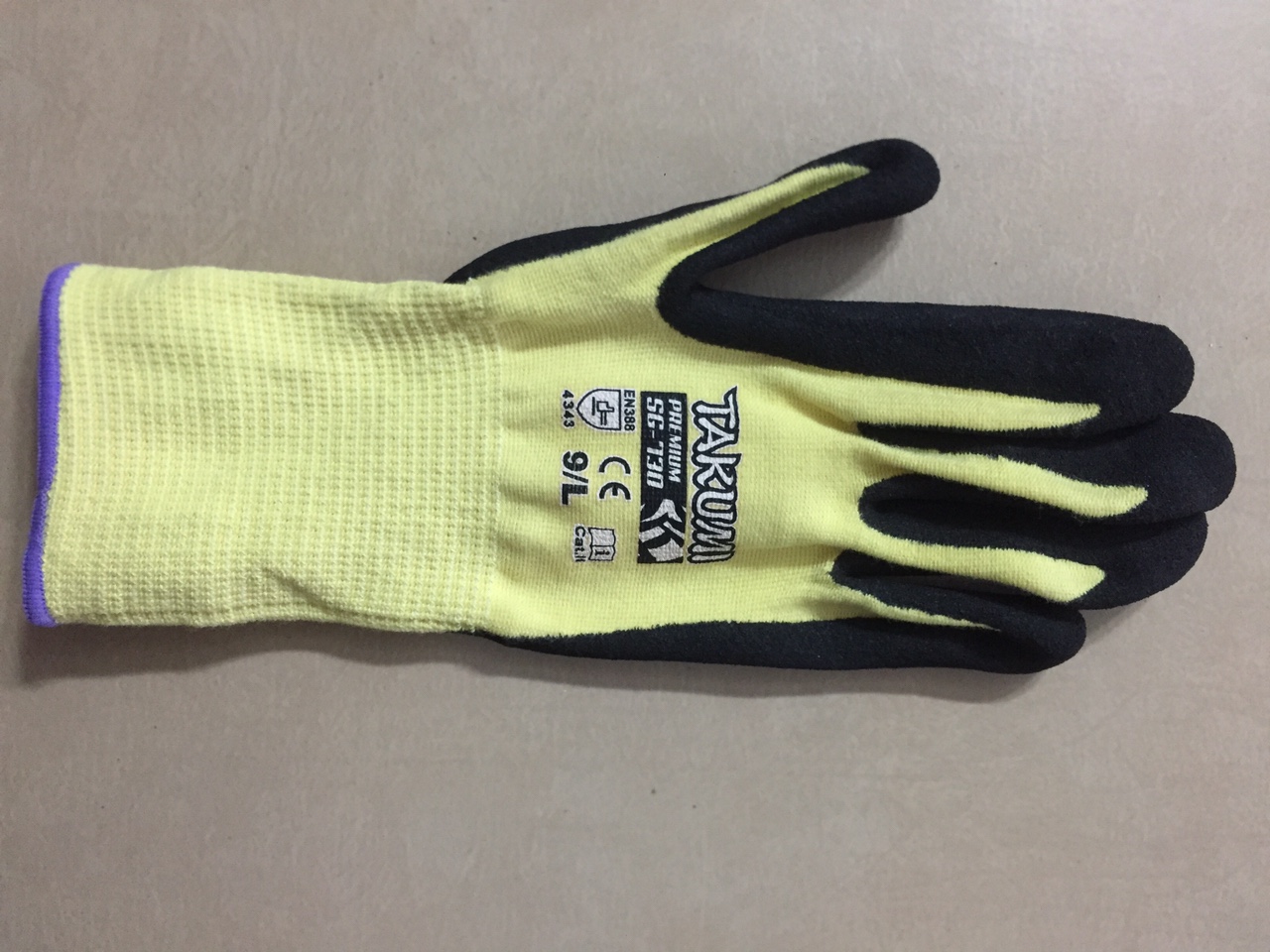 găng tay chống cắt chống dầu Takumi SG 730