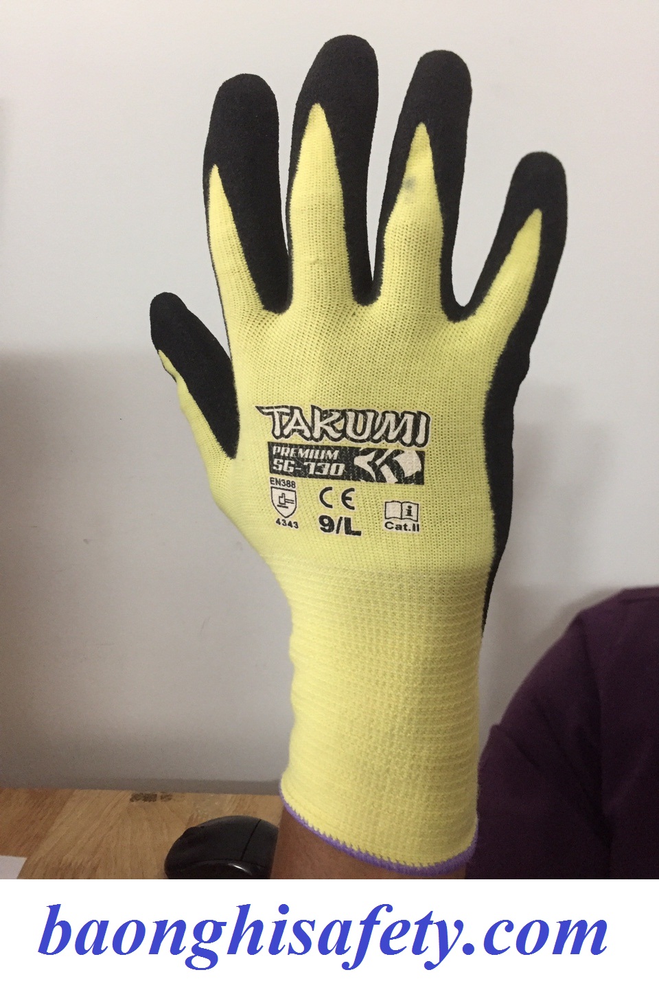 găng tay chống cắt chống dầu Takumi SG 730