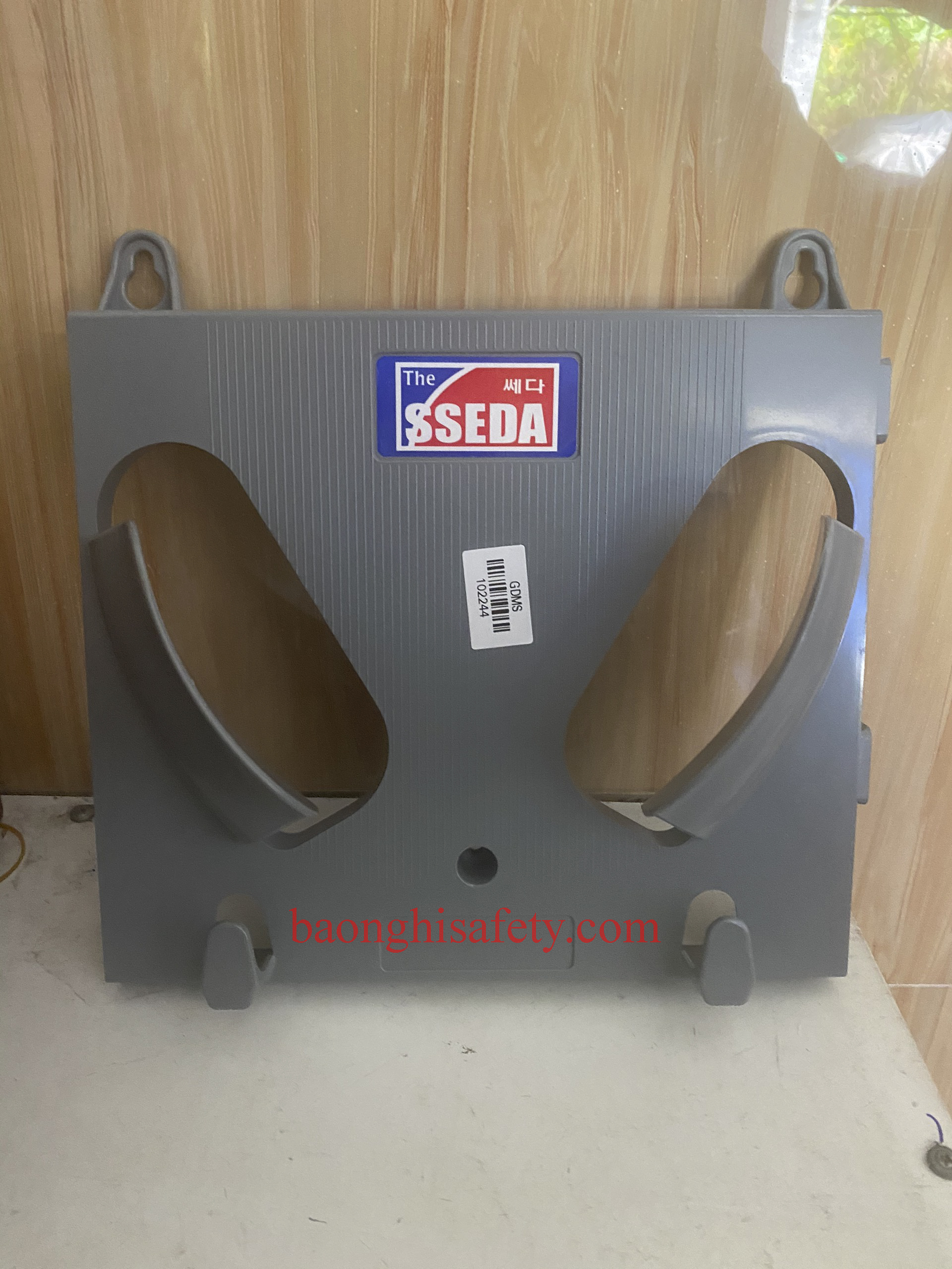 KỆ TREO NÓN BẢO HỘ