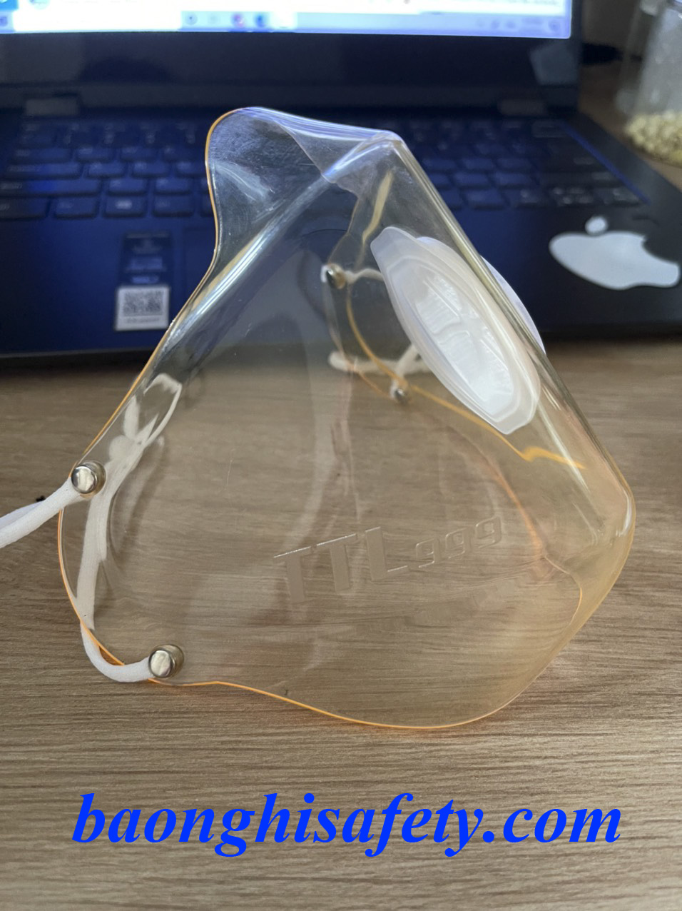 MẶT NẠ THỜI TRANG TRONG SUỐT NGƯỜI LỚN