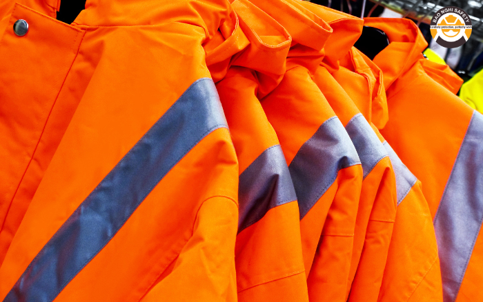 Quần áo bảo hộ lao động: Chất liệu, tiêu chuẩn và ứng dụng