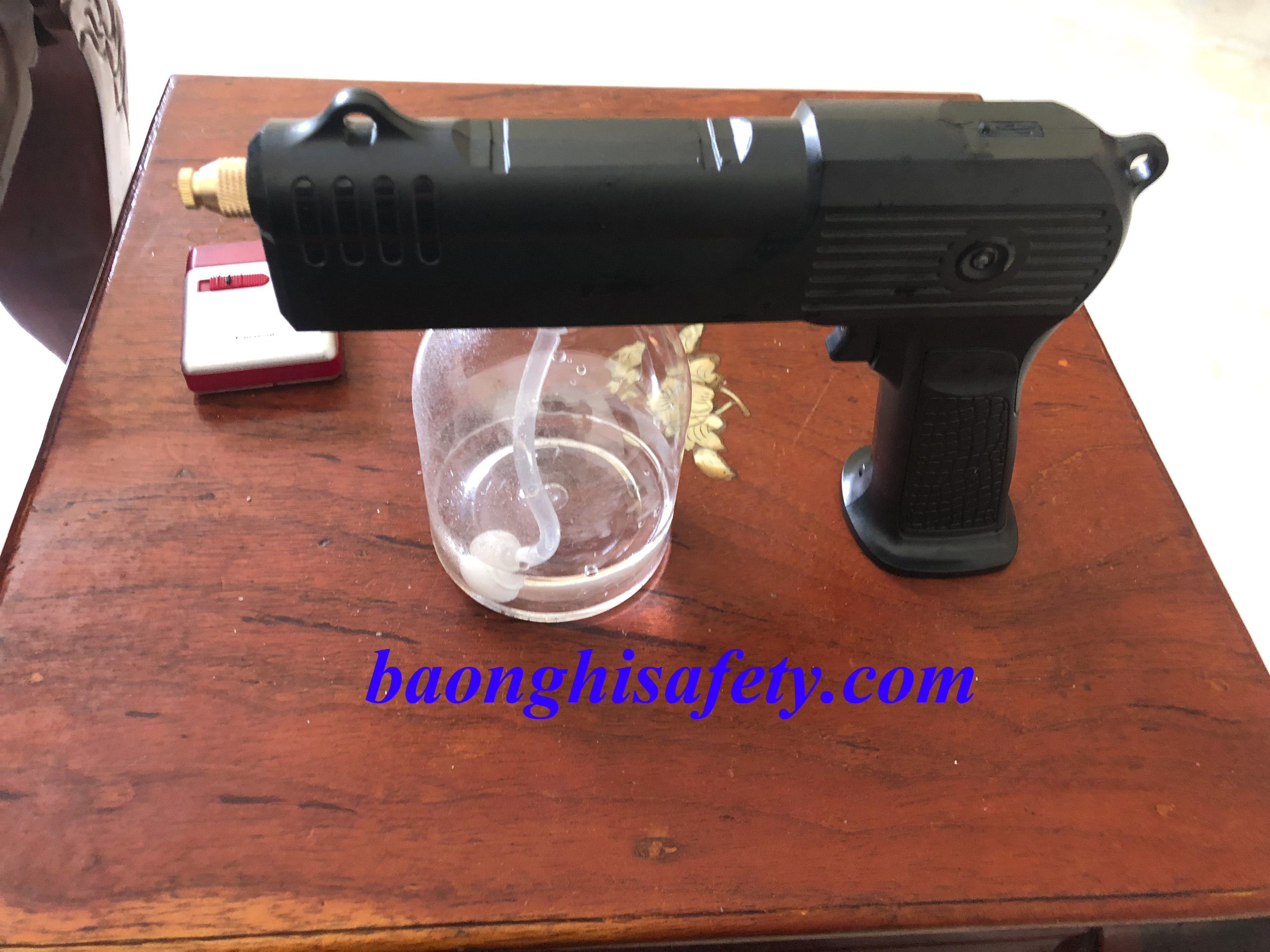 THIẾT BỊ PHUN KHỬ KHUẨN CÓ TIA UV