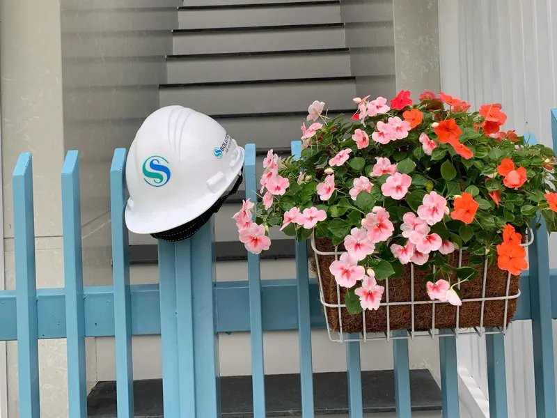 MŨ BẢO HỘ VÀ MŨ SẢN XUẤT TRONG NƯỚC: CHẤT LƯỢNG VÀ GIÁ THÀNH?