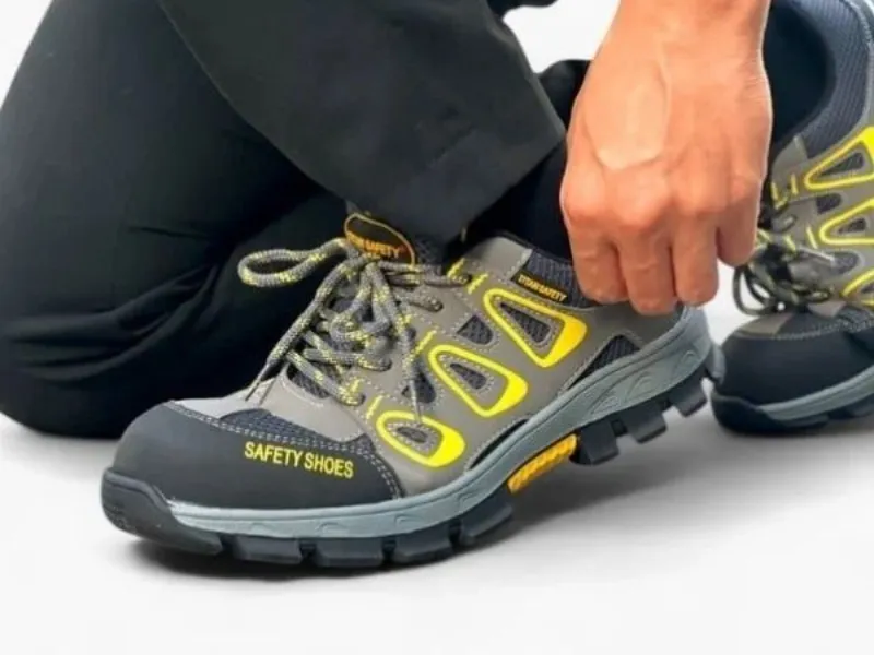 Giày bảo hộ chống đinh: Thiết bị không thể thiếu cho công trình cuối năm