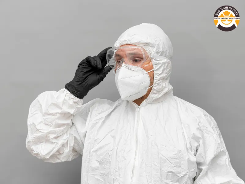 Thiết bị bảo hộ cho ngành y tế & dịch vụ: Khác gì so với công nghiệp?