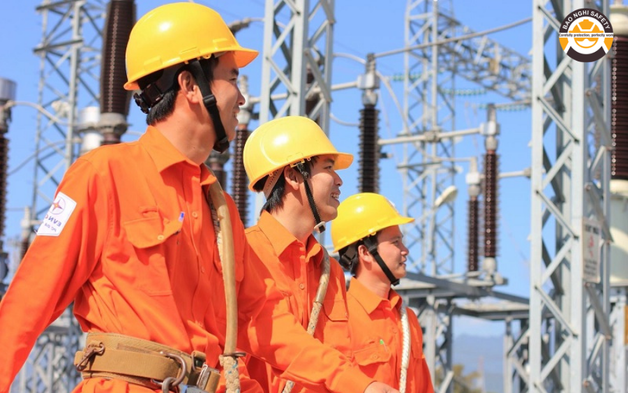 Mũ bảo hộ thông hơi: Giải pháp cho người làm việc nhiều giờ dưới nắng