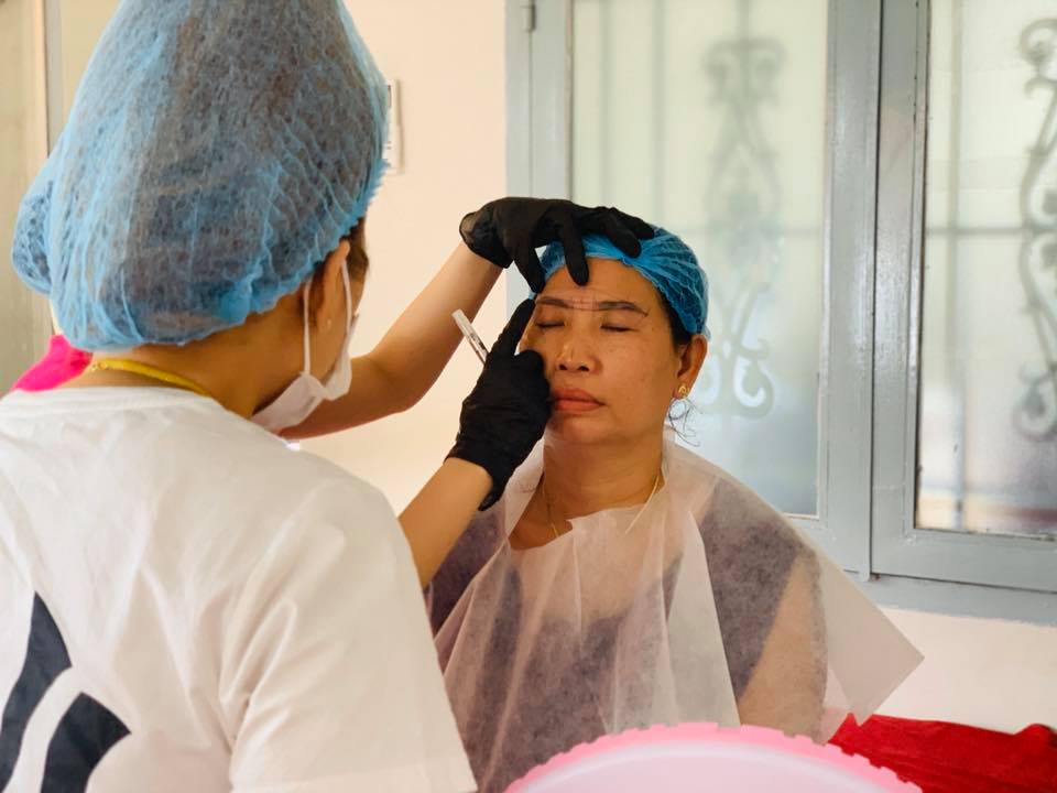 dạy học phun xăm thẩm mỹ