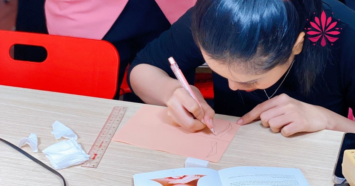 Khóa học phun xăm chân mày