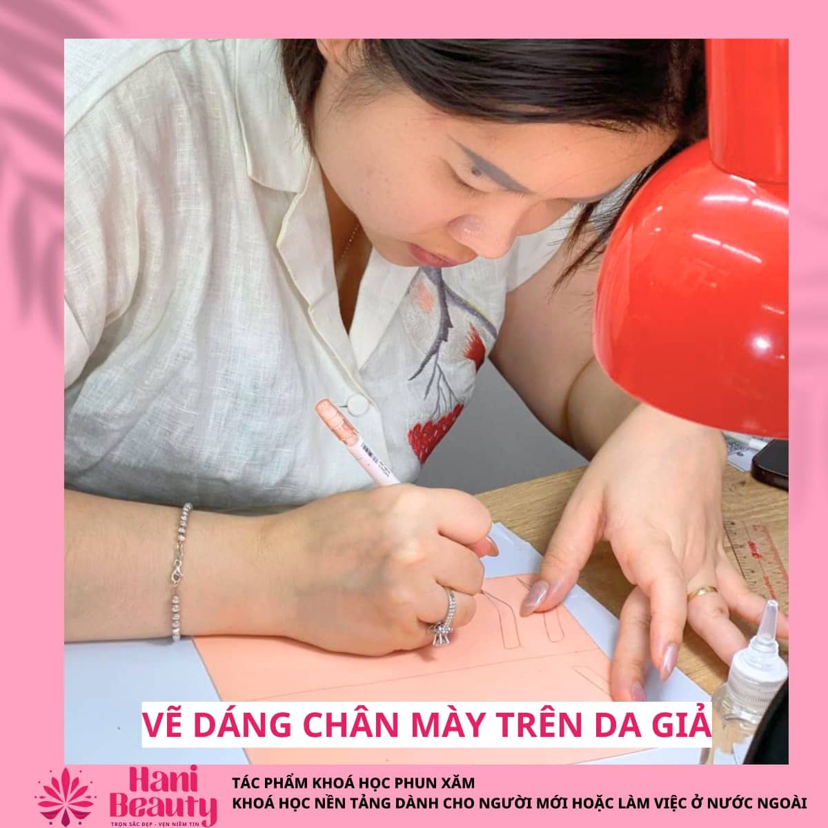 Lộ trình học Hairstroke từ giấy, da giả đến thực hành Spine 3, Spine 6 và mẫu thật chuẩn quốc tế.