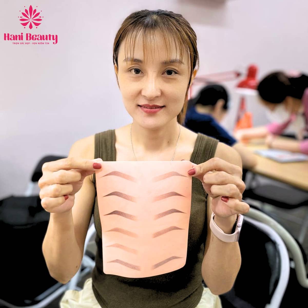 Đảm bảo an toàn chuẩn quốc tế, cơ hội nghề nghiệp rộng mở tại spa, thẩm mỹ viện hoặc mở tiệm riêng.