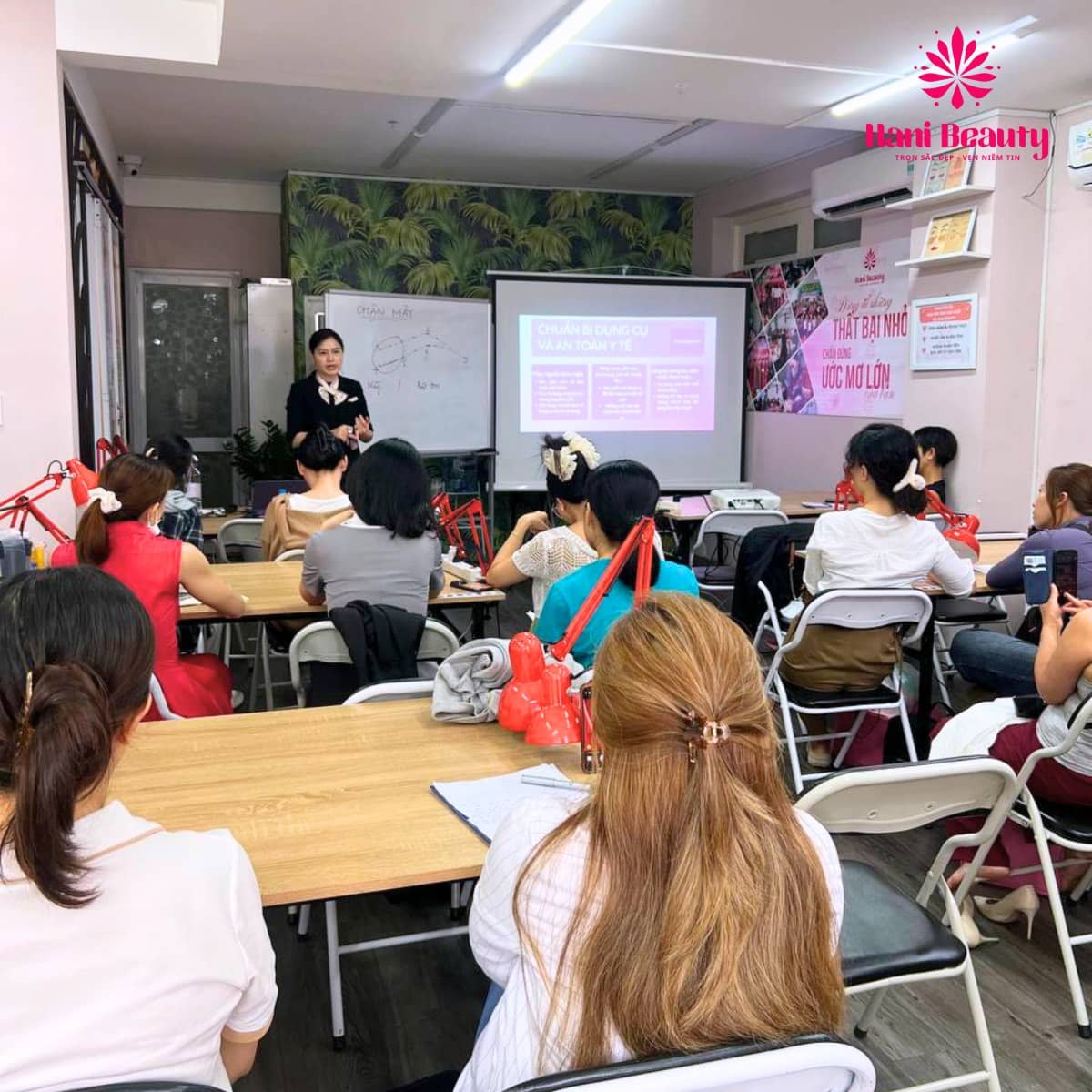 Nâng cao thu nhập 20–40 triệu khi học phun xăm nâng cao gói ưu đãi.