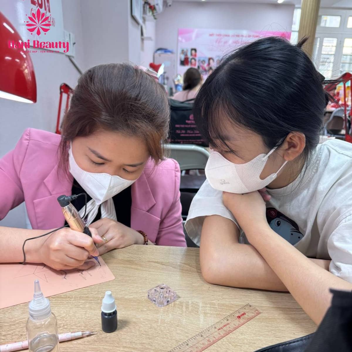 Học phun xăm thẩm mỹ tại TP.HCM mở ra cơ hội nghề nghiệp thu nhập cao và nắm bắt xu hướng làm đẹp hiện đại.