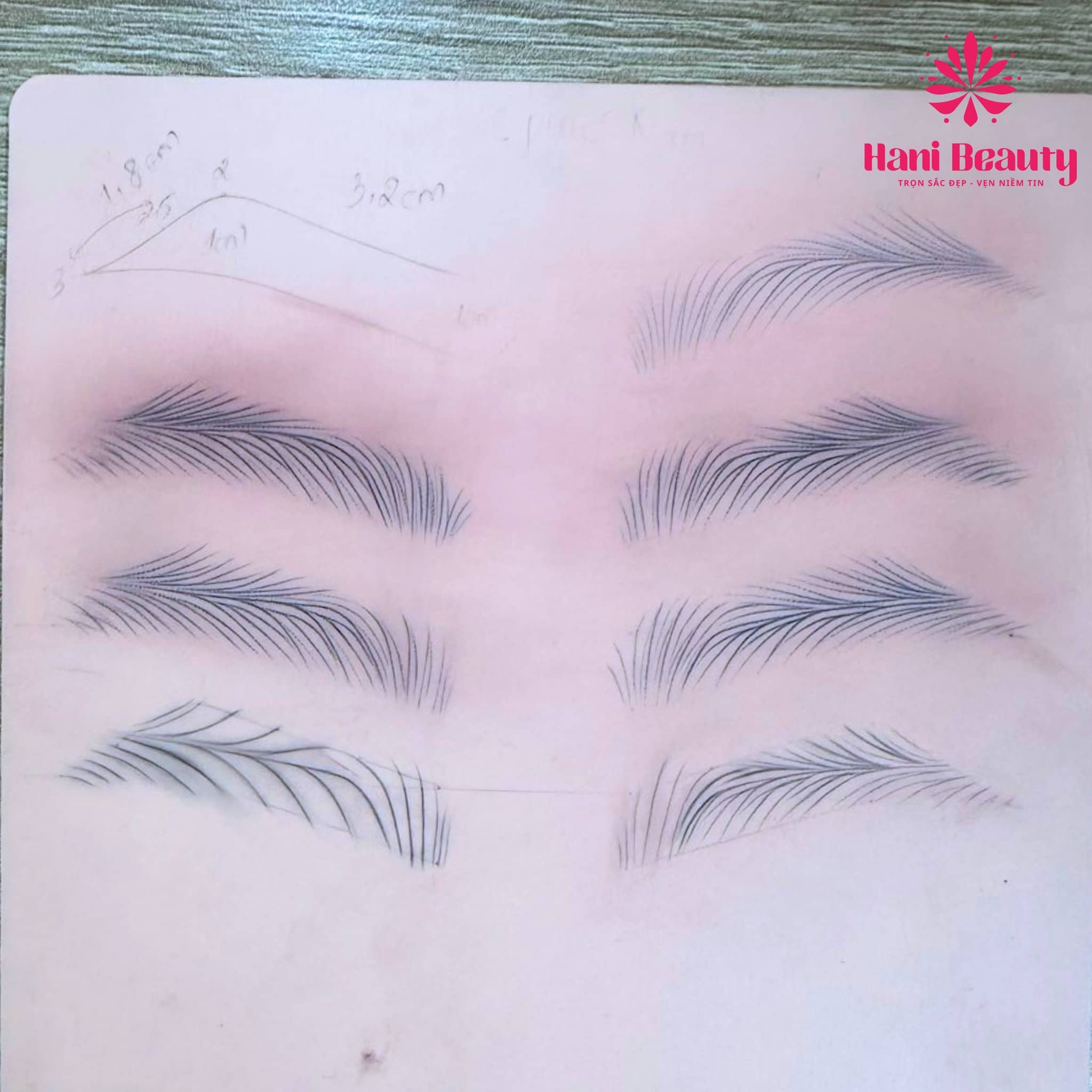 Da giả tập phun xăm – dụng cụ bắt buộc cho học viên mới, giúp luyện kỹ thuật đi kim, kiểm soát lực tay và độ đều mực an toàn.