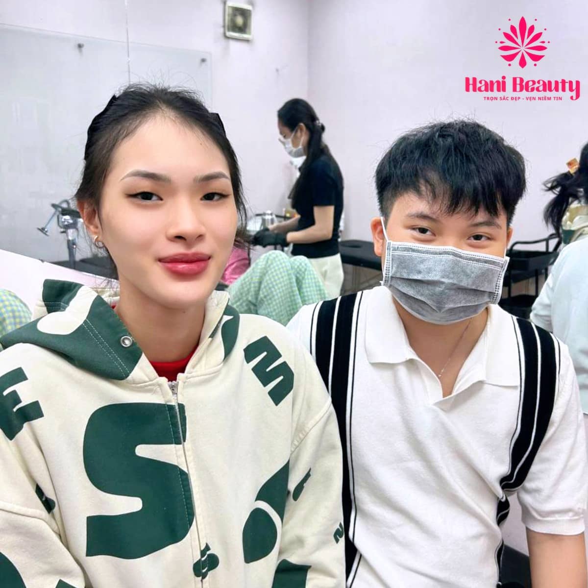 Kinh nghiệm chọn trung tâm đào tạo phun xăm uy tín cho người mới: kiểm tra giấy phép, giảng viên giàu kinh nghiệm, giáo trình cân bằng lý thuyết và thực hành.