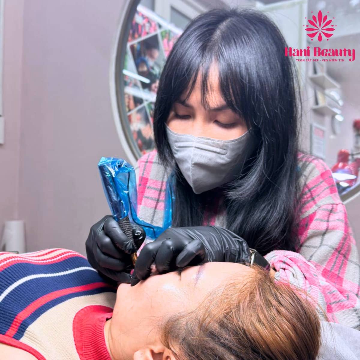 Cách học phun xăm thẩm mỹ tiết kiệm chi phí nhưng vẫn hiệu quả: chọn khóa học uy tín, đầu tư dụng cụ theo lộ trình, tận dụng tài nguyên miễn phí và thực hành thường xuyên.