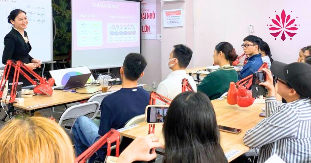 Giảng viên tận tâm, dạy thật – Làm thật, theo sát từng học viên trong suốt khóa học