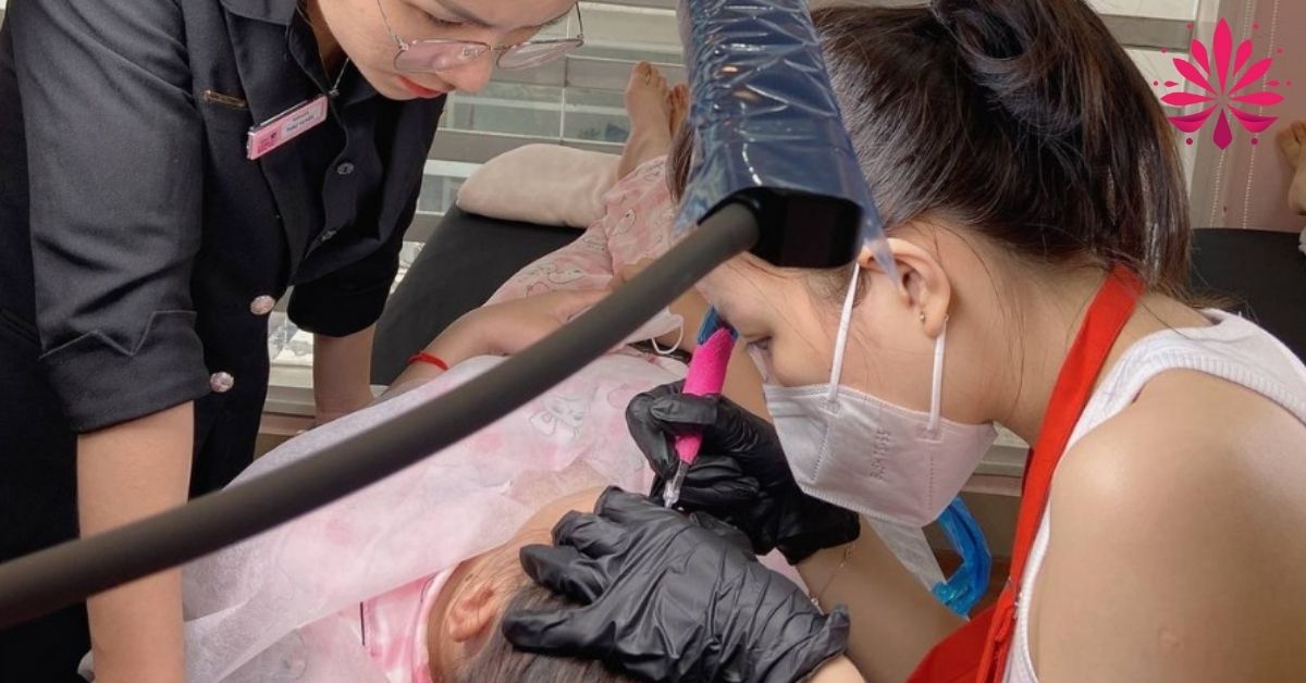 Minh bạch học phí trọn gói 15 triệu, an tâm với Lớp học phun xăm chuẩn Spa lịch học cuối tuần