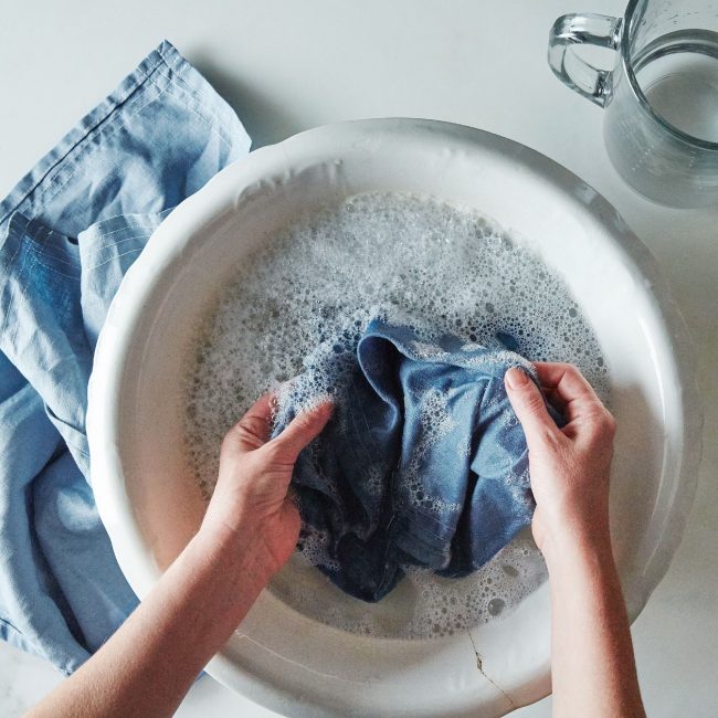 Linen là loại vải đẹp và nhiều ưu điểm nhưng cũng khó “chiều chuộng" Linen là loại vải đẹp và nhiều ưu điểm nhưng cũng khó “chiều chuộng"
