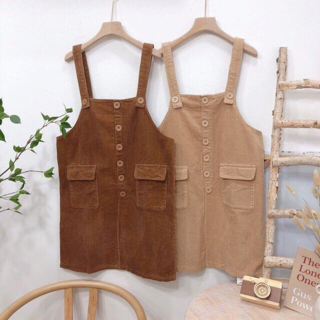 Điệu đà với những mẫu đầm yếm may từ vải nhung tăm dầy Điệu đà với những mẫu đầm yếm may từ vải nhung tăm dầy