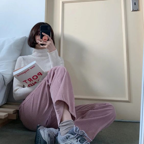 Quần nhung tăm phối cùng áo len Quần nhung tăm phối cùng áo len