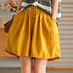 Quần short may từ vải linen vàng cũng là một trang phục hot bạn không nên bỏ qua Quần short may từ vải linen vàng cũng là một trang phục hot bạn không nên bỏ qua