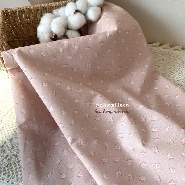 Vải cotton hoạ tiết hoa hồng nền nâu
