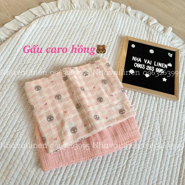 Vải xô muslin cao cấp 2 lớp hoạ tiết gấu caro hồng