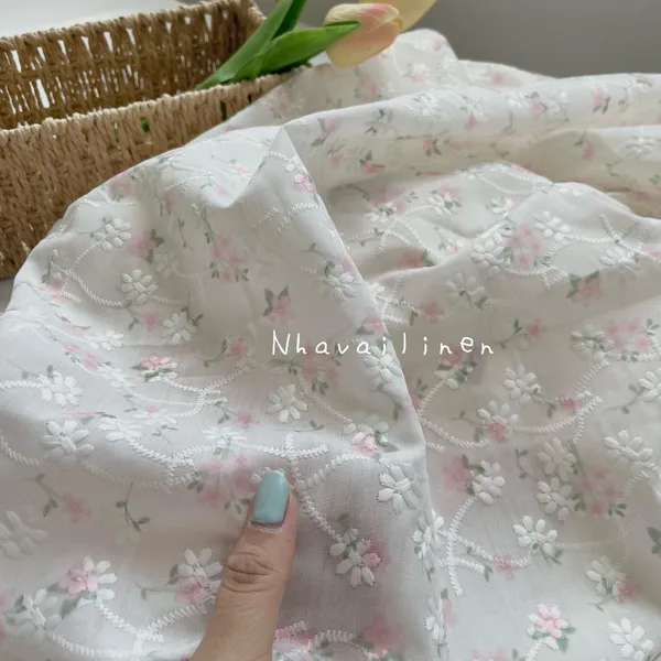 Vải boi thêu hoạ tiết hoa hồng nhẹ nhàng